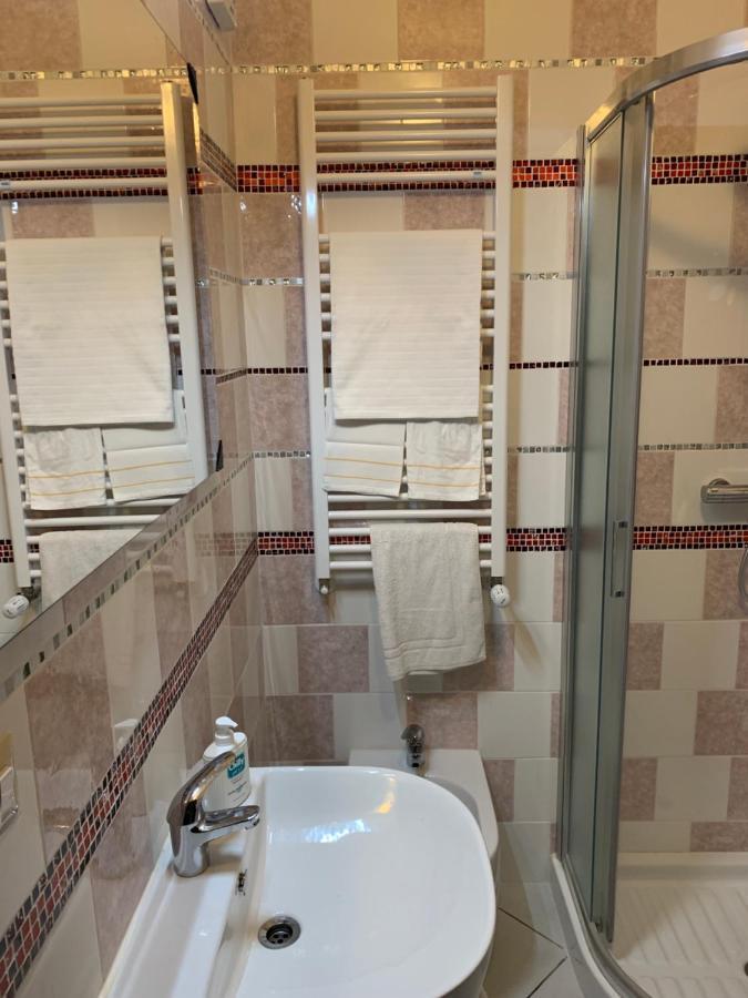 Family Room with Private External Bathroom,1033597826:JPEG